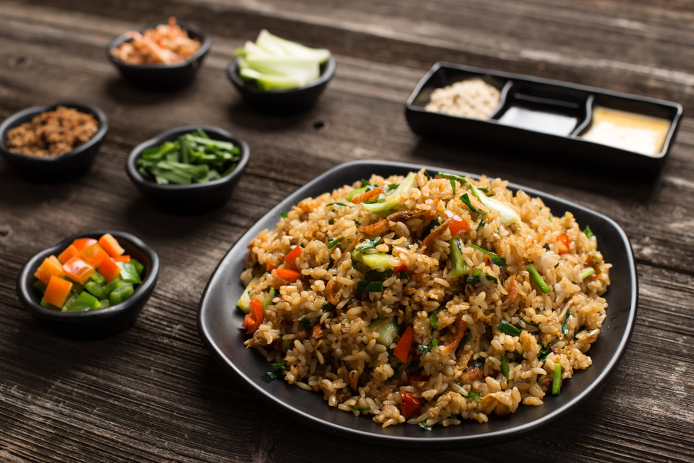 fried rice in plate on table in restaurantzhu difengs.jpg